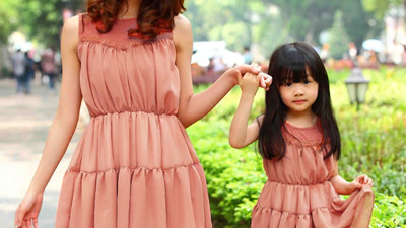 2012-girls-clothing-family-fashion-summer-clothes-for-mother-and-daughter-sleeveless-patchwork-chiffon-skirt-princess1.jpg