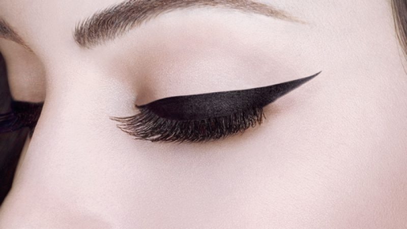 7_adimda_eyeliner_surmeyi_ogrenin_2.jpg