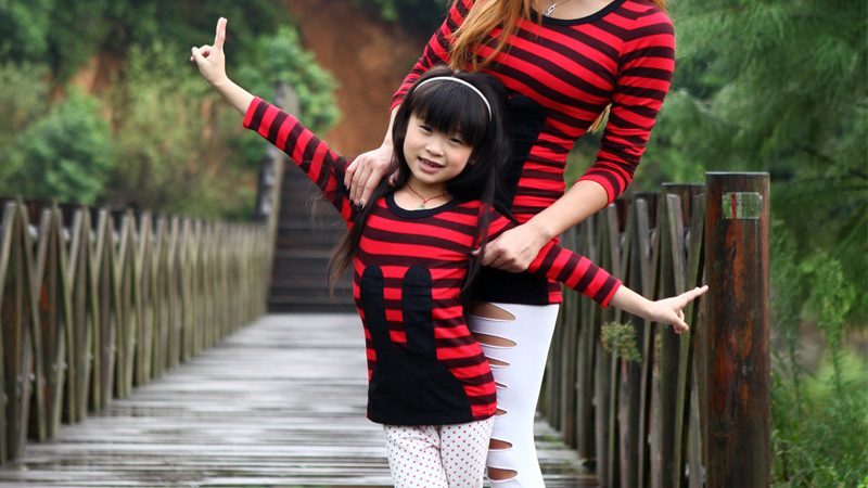 Fashion-autumn-family-2012-winter-family-set-long-sleeve-T-shirt-sweatshirt-clothes-for-mother-and1.jpg