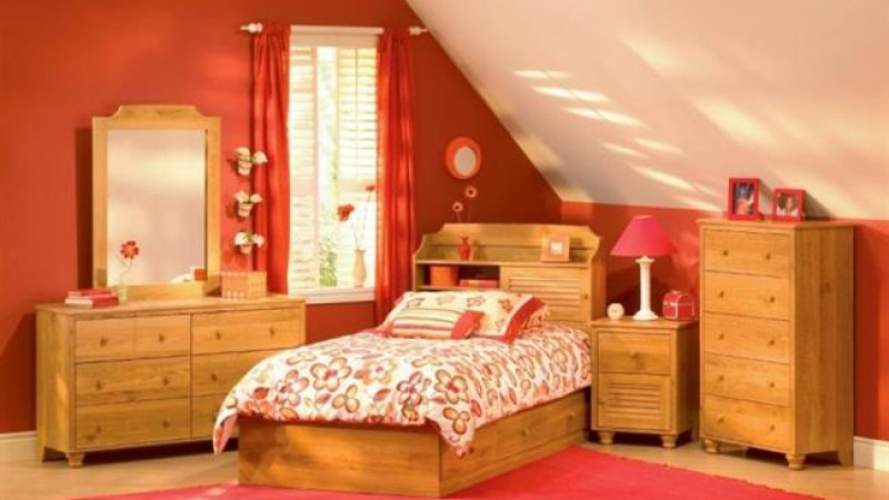 Small_Attic_Bedroom_Design.jpeg