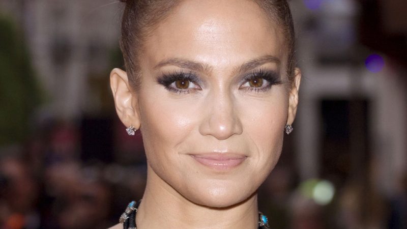 jennifer_lopez_big_hair_bun_pu.jpg
