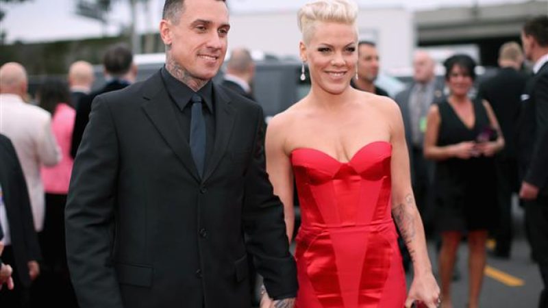 off_road_truck_racer_carey_hart-and-singer-pink.jpg