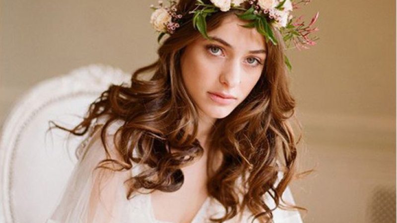 spring_flowers_in_hair_for_bride_8.jpg
