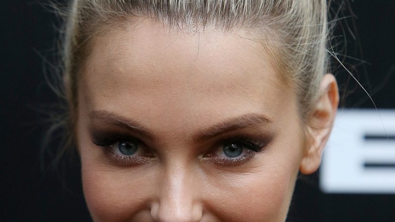top-knot-bun-hairstyle.jpg