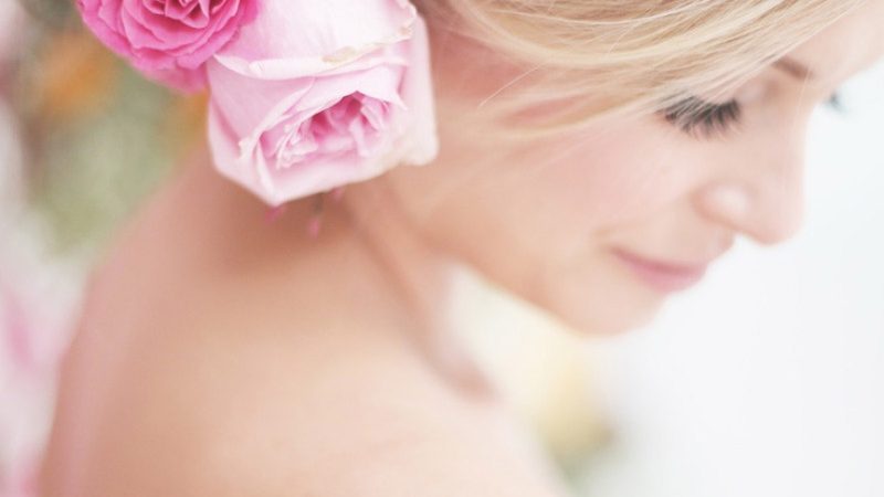 wedding-beauty-bridal-hair-flowers-pink-rose.jpg